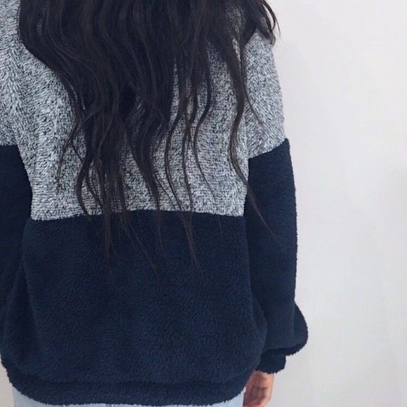 🆕Camila - Navy Fuzzy Pullover - Picture 4 of 7